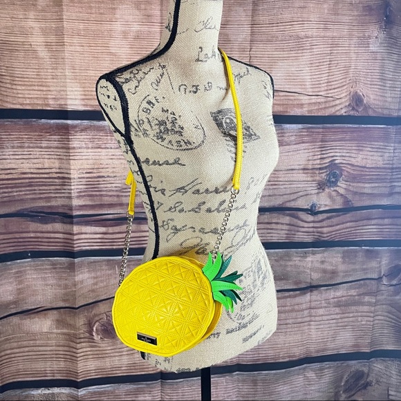 Kate Spade RARE “Wing It” Pineapple Quilted Crossbody - Picture 2 of 15